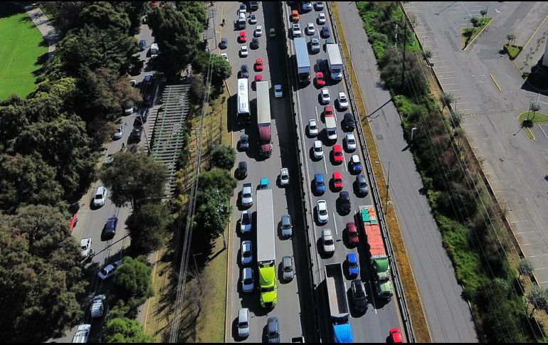 Transportistas realizarán un mega bloqueo en la CDMX para exigir el incremento de las tarifas del pasaje. EFE/F. Gutierrez