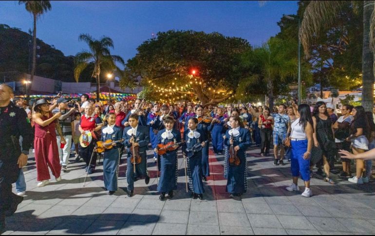 La clausura, celebrada frente al lago en la Fuente Pescadores estuvo a cargo del Mariachi Nuevo Tecalitlán. CORTESÍA