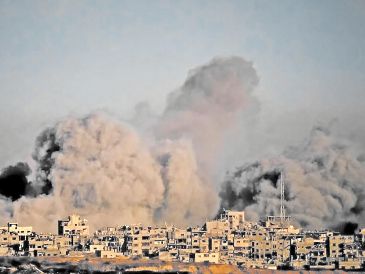 Los ataques se produjeron después de que Israel acusara a Hamás de atacar a sus soldados en Rafah, sur de Gaza, con artillería y disparos de francotirador, algo en lo que el grupo islamista ha negado haber participado. AP