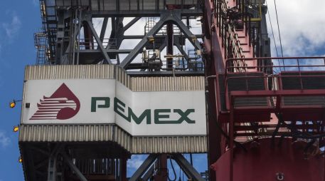HR Ratings calcula para Pemex una producción promedio de crudo, incluyendo socios y condensados, de un millón 408 mil barriles diarios entre 2025 y 2027. AFP/Archivo