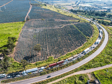 Los bloqueos en distintas carreteras y autopistas de Jalisco se prolongaron por más de 36 horas. EL INFORMADOR / A. Navarro