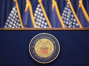 El gobierno no ha emitido datos de desempleo después de agosto debido al cierre federal. En su lugar, la Fed está observando cifras del sector privado. AFP / ARCHIVO