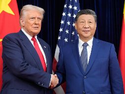 El presidente de Estados Unidos, Donald Trump estrecha la mano de Xi Jinping antes de su reunión en Busan, Corea del Sur. AP/M. Schiefelbein