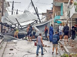 El ciclón llegó a la isla en momentos en que atraviesa una severa crisis económica. EFE