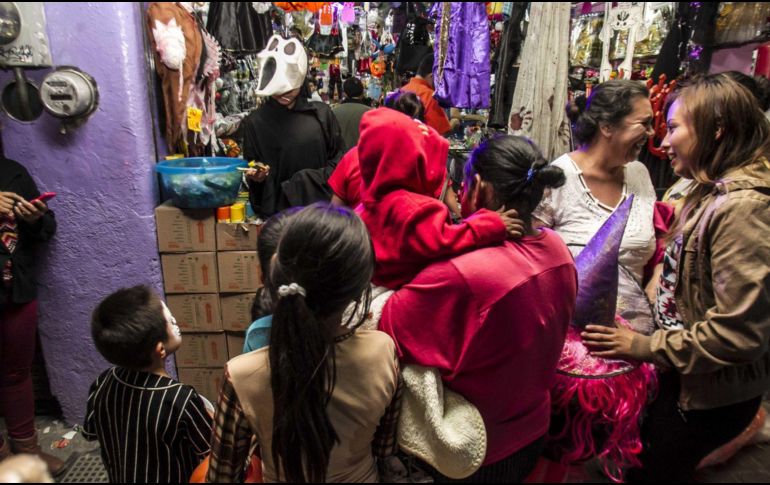 Autoridades y padres recomiendan mantener medidas de seguridad durante la celebración. EL INFORMADOR/ ARCHIVO.