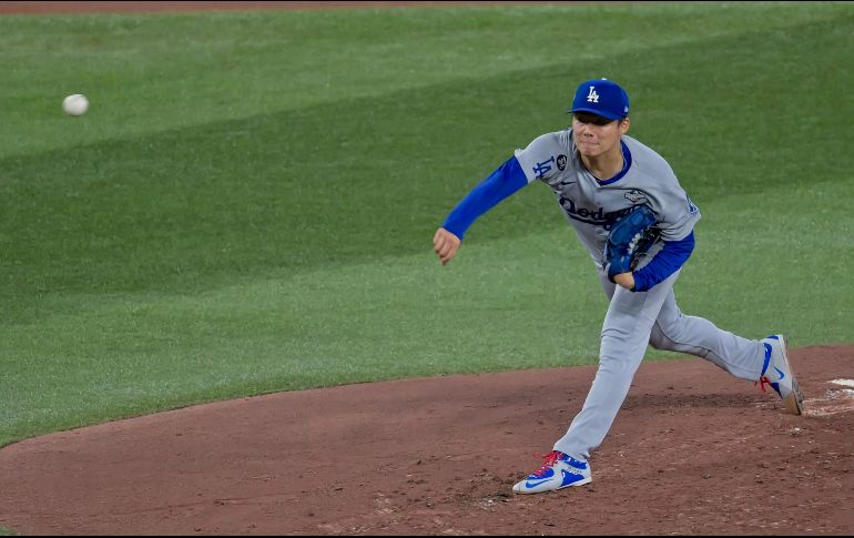 Con su 'performance' de hoy, Yamamoto completó quince entradas de dos carreras y 14 ponches en dos aperturas durante la Serie Mundial. EFE / E. Lima