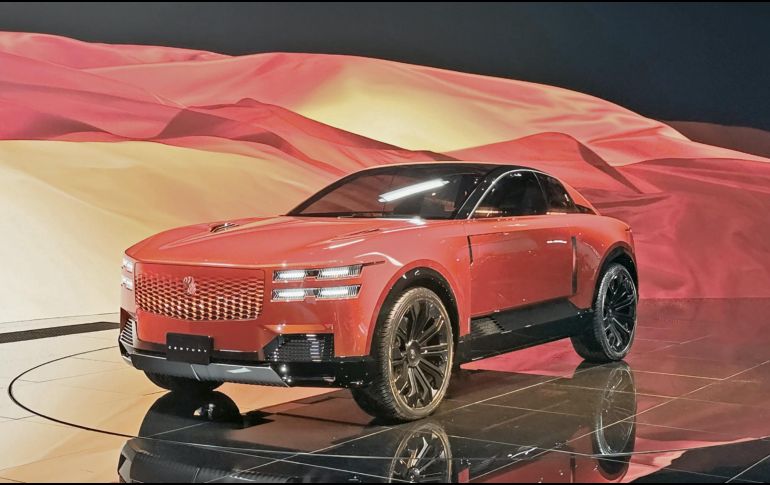 El nuevo Toyota Century rompió con el diseño clásico de sus antecesores, apostando por una silueta moderna y dinámica. CORTESÍA