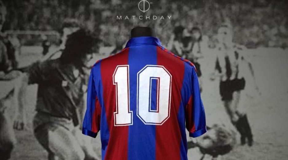 Se trata nada menos que de la histórica camiseta “rota” que Maradona usó en la final de la Copa del Rey de 1984