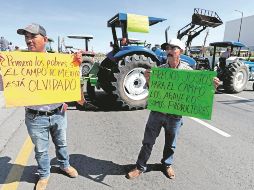 A pesar de haber soltado dos carreteras federales, mantienen cerrada la vía férrea en Cuamantzingo hasta que el secretario de Agricultura, Julio Berdegué, acuda personalmente a negociar. AFP
