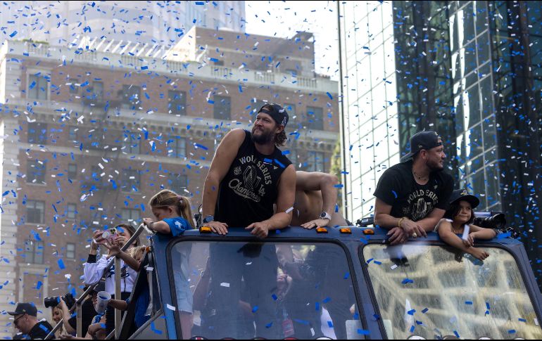 Clayton Kershaw celebró un título con los Dodgers porúltima vez en su carrera. EFE/A. Dinner