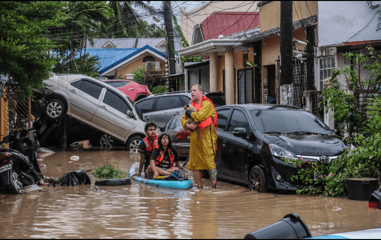 El reporte más reciente sobre la ubicación de “Kalmaegi” situaba el tifón sobre las aguas costeras de la localidad de Jordan en la provincia central de Guimaras. EFE / EPA / J. Espinosa