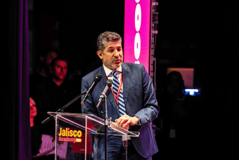 El secretario de Educación Jalisco, Juan Carlos Flores Miramontes, durante su intervención en la inauguración del Congreso Jalisco Academy. EL INFORMADOR / A. Navarro 