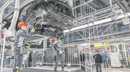 La Secretaría de Economía, con el respaldo del Consejo Coordinador Empresarial, realizó cuestionarios a 30 sectores productivos. EL UNIVERSAL