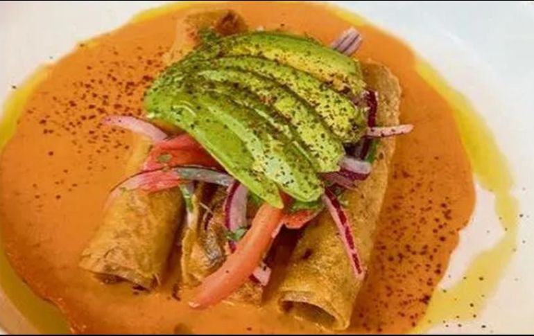 Disfruta de una tarde agradable y una comida sin igual en Velia Sea Bunker & Bar. ESPECIAL