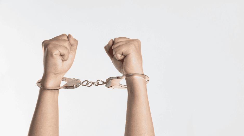 Un juez penal resolvió vincular a proceso penal al imputado, por el delito de feminicidio y le impuso la medida cautelar de prisión preventiva. Unsplash