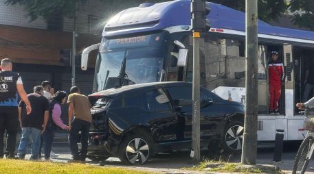 El choque fue atendido por elementos de la Cruz Roja Mexicana, que se encuentran a pocos metros de donde ocurrió el percance. ESPECIAL/ UEPCBJ