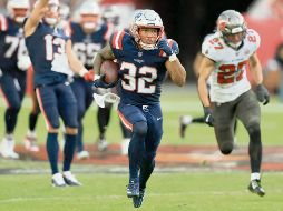 Treveyon Henderson tuvo dos escapadas de más de 50 yardas para anotación. AFP