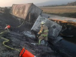 Por este y otros accidentes se realizaron diversos cierres parciales en la autopista. ESPECIAL / Facebook Protección Civil Jalisco