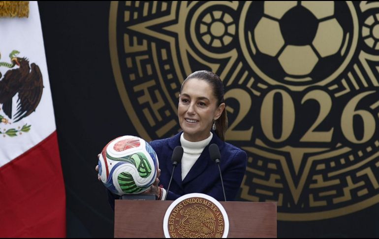 La Presidenta informó que aún se está definiendo cómo se tomará la decisión para elegir a la niña o joven que recibirá su boleto para la inauguración de la Copa Mundial 2026. SUN/ B. FREGOSO