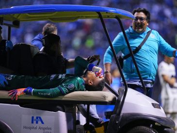 El silbante Fernando Hernández solo mostró tarjeta amarilla a Carrasquilla en la acción que lesionó a Mier, lo que generó molestia entre los jugadores y cuerpo técnico de Cruz Azul. IMAGO7