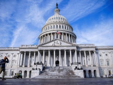  El Senado de Estados Unidos votó este lunes a favor de iniciar el debate sobre el proyecto de ley avalado por la Cámara de Representantes para poner fin al cierre de Gobierno. EFE / ARCHIVO