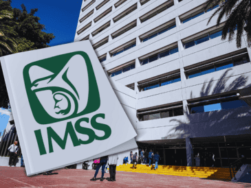 Cabe destacar que este trámite también se puede solicitar de forma presencial en la Unidad de Medicina Familiar correspondiente. ESPECIAL / CANVA