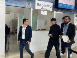 Al cantante se le investiga por presunta apología del delito después de cantar El Azul en el Palenque de las Fiestas de Octubre. ESPECIAL / Fiscalía de Jalisco