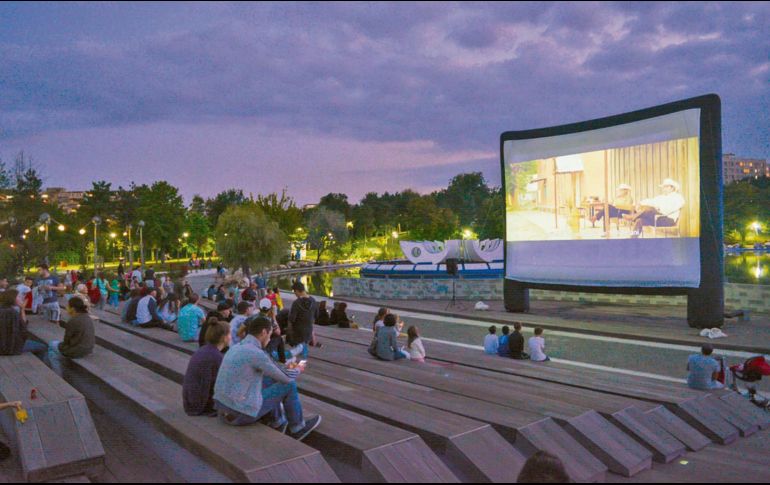 El cine en espacios abiertos en la Perla Tapatía se ha vuelto todo un ritual. ESPECIAL
