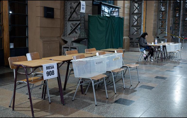 Chile debe elegir entre ocho candidatos a La Moneda, con la izquierdista Jeannette Jara, exministra comunista de Boric, como favorita. EFE/ A. DÍAZ