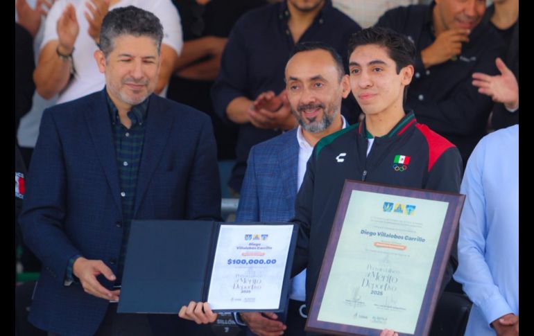 En el marco del desfile por el 115 aniversario de la Revolución Mexicana, se rindió homenaje a las y los ganadores del Premio Estatal del Deporte y del Premio Jalisco al Mérito Deportivo. EL INFORMADOR / A. Navarro