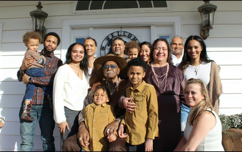 Las diferentes generaciones se distinguen de acuerdo con circunstancias históricas, tecnológicas, sociales y otros factores. UNSPLASH / R. PERERA