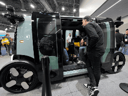 Así luce Zoox, el vehículo autónomo que ofrece viajes gratuitos en Estados Unidos a la espera de la aprobación regulatoria para cobrar los traslados. AP / ARCHIVO