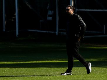 Vergara, quien regresó recientemente de un viaje de negocios a Japón, aprovechó para observar de cerca la preparación del equipo dirigido por el argentino Gabriel Milito. IMAGO7