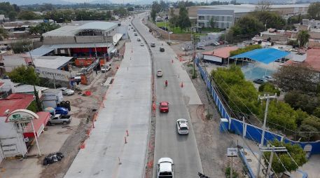 Pablo Lemus Navarro celebró que la apertura se hubiera llevado a cabo como se comprometió en días pasados, gracias al trabajo del personal de la SIOP. CORTESÍA/ Gobierno de Jalisco