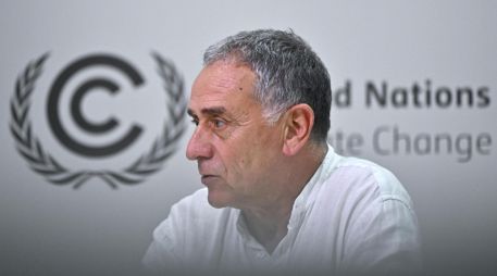 El presidente de Ecoembes, Josep Puxeu, habla durante una entrevista este viernes, en el Centro de Convenciones Hangar en Belém (Brasil). EFE/ A. Borges