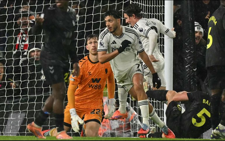Con este gol, Jiménez pone fin a su sequía goleadora en la Premier League, sumando dos goles en lo que va de la temporada. AFP / G. Kirk