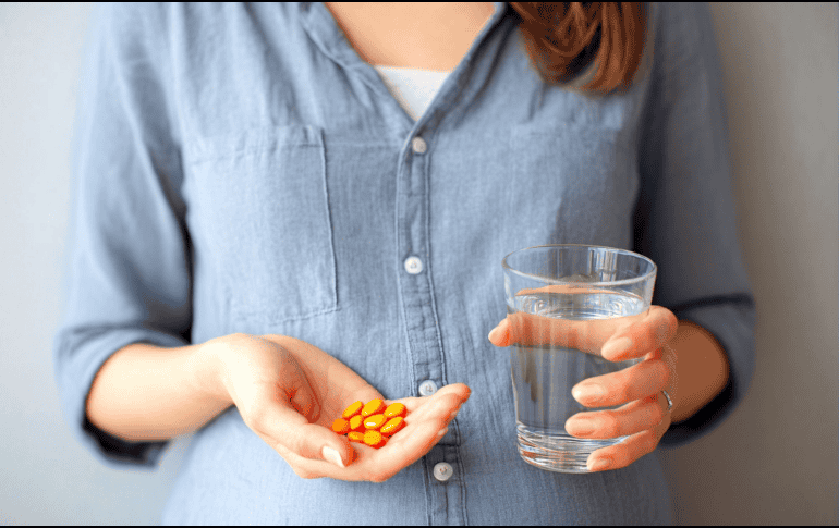 Aunque los suplementos pueden ser útiles en casos específicos, automedicarse no es una práctica segura. CANVA