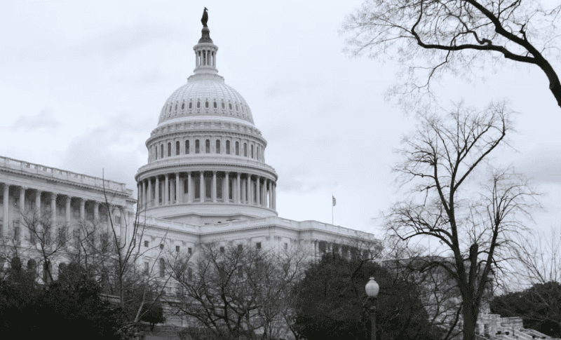 La Casa Blanca había evaluado la posibilidad de lanzar volantes con mensajes contra Maduro sobre Caracas, utilizando aviones militares estadounidenses. AP / ARCHIVO 