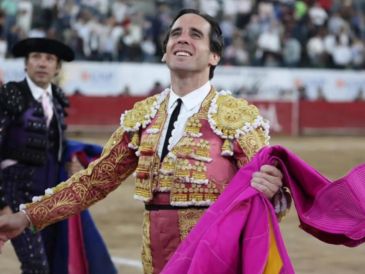 Ortega supo entender la condición del astado desde el inicio: lo recibió con un capote elegante y, ya con la muleta, comenzó su faena con doblones para posteriormente darle espacio y marcarle el ritmo. ESPECIAL.