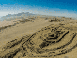 Situado al norte de la costa central del Perú, en el Valle de Casma, este sitio arqueológico posee un conjunto de construcciones edificadas en un paisaje desértico y una serie de características naturales. UNESCO.ORG