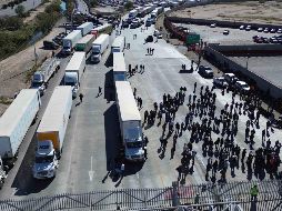 Cientos de tráileres y vehículos de campesinos se estacionaron en diversos puntos carreteros del país. Señalan que el Gobierno federal no atiende sus demandas. SUN/C. Torres