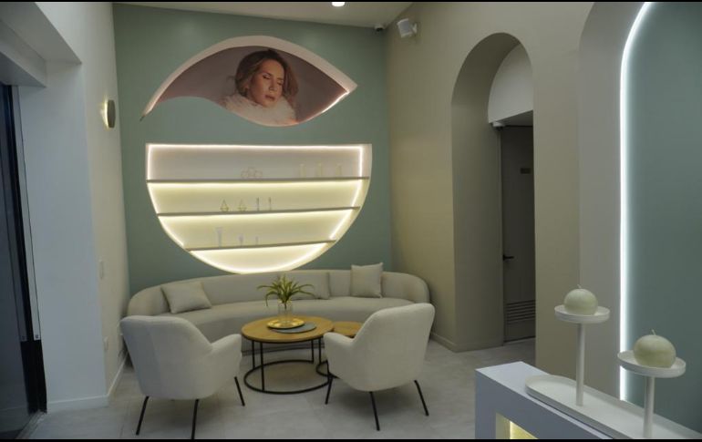 La doctora Cala afirma que la belleza no es solo física, sino emocional “Siempre combino la cirugía con calidez humana, antes de ser un buen cirujano es la calidad humana lo fundamental”. CORTESÍA