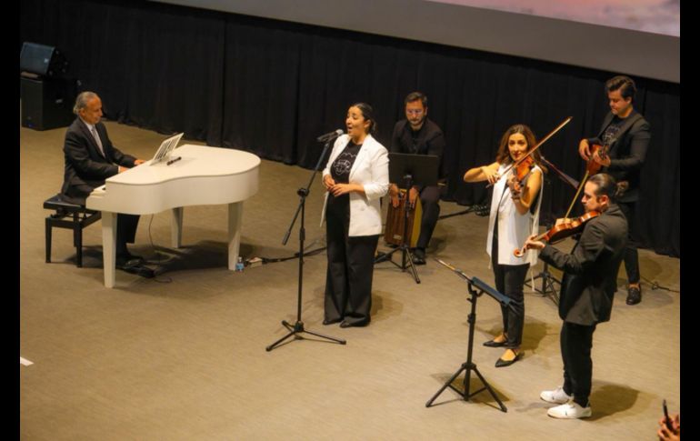 El homenaje concluyó con la proyección del documental 