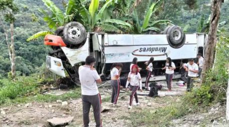 Una estudiante perdió la vida y 25 más resultaron heridas tras la volcadura de un autobús de pasajeros en el municipio de Emiliano Zapata, en la zona conurbada de Xalapa, capital de Veracruz. ESPECIAL