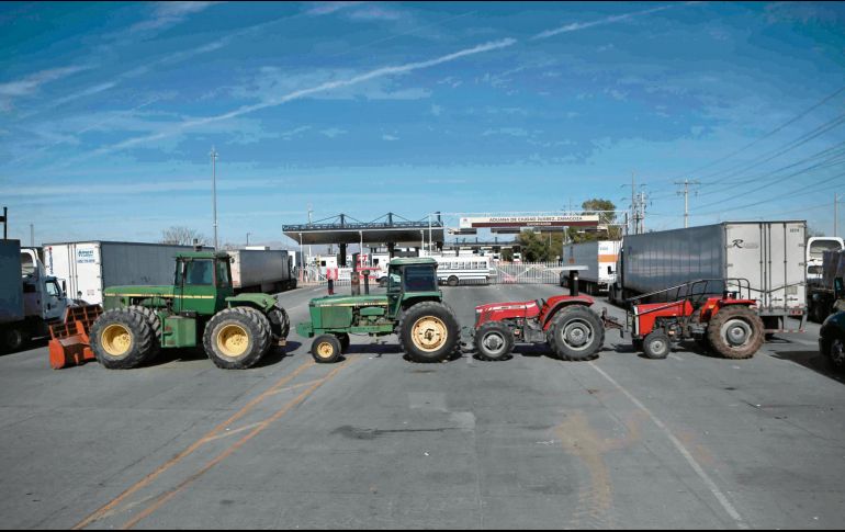 Transportistas y agricultores mantienen cerrado el paso en varios cruces internacionales en Juárez. ESPECIAL