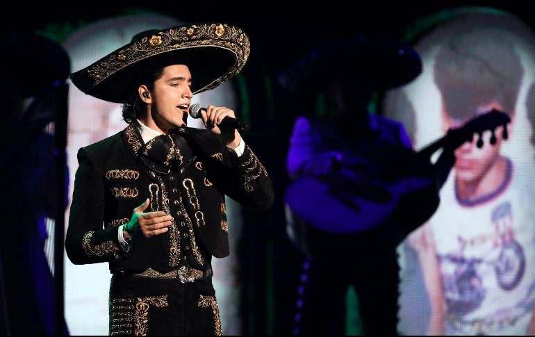 Alex señaló que, aunque antes de sus shows Alejandro suele beber una copa de alcohol o, en su defecto, una taza de té, esto no afecta su desempeño en el escenario. AFP / ARCHIVO