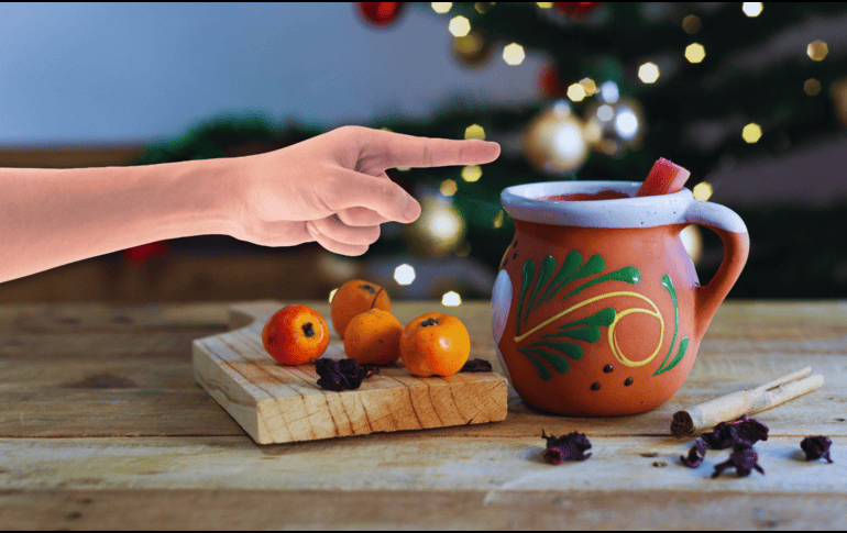 Aunque el ponche navideño es una bebida cargada de nutrientes, su consumo debe ser moderado, especialmente si se prepara con endulzantes añadidos. ESPECIAL / CANVA