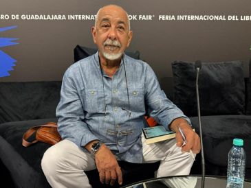 Padura habló también sobre la paradoja de que sus obras estén disponibles en librerías de varios países de habla hispana, pero no en su territorio. EL INFORMADOR/ H. Navarro