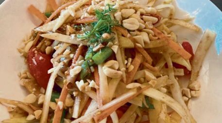 Disfruta de una agradable tarde en Atomic Thai & Asian Food . ESPECIAL