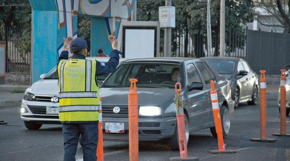 Aunque la ley no prohíbe la circulación de automotores con placas foráneas, establece que todos los vehículos deben cumplir con los requisitos para circular. ESPECIAL